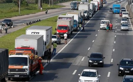 Caminhoneiros adiam greve