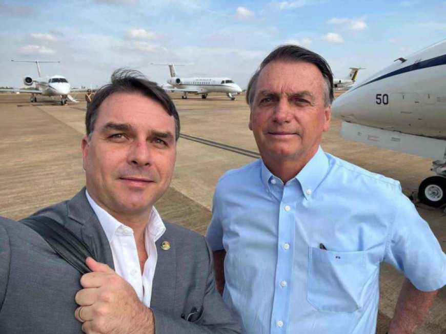 Bolsonaro define advogados autorizados a visitá-lo