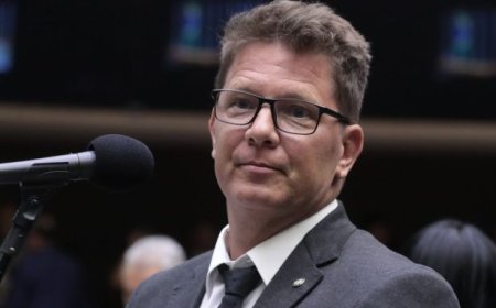 Mario Frias passa mal e é internado