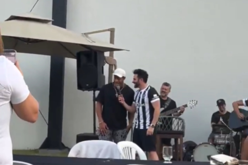 Atlético: Hulk solta a voz e canta Bruno e Marrone