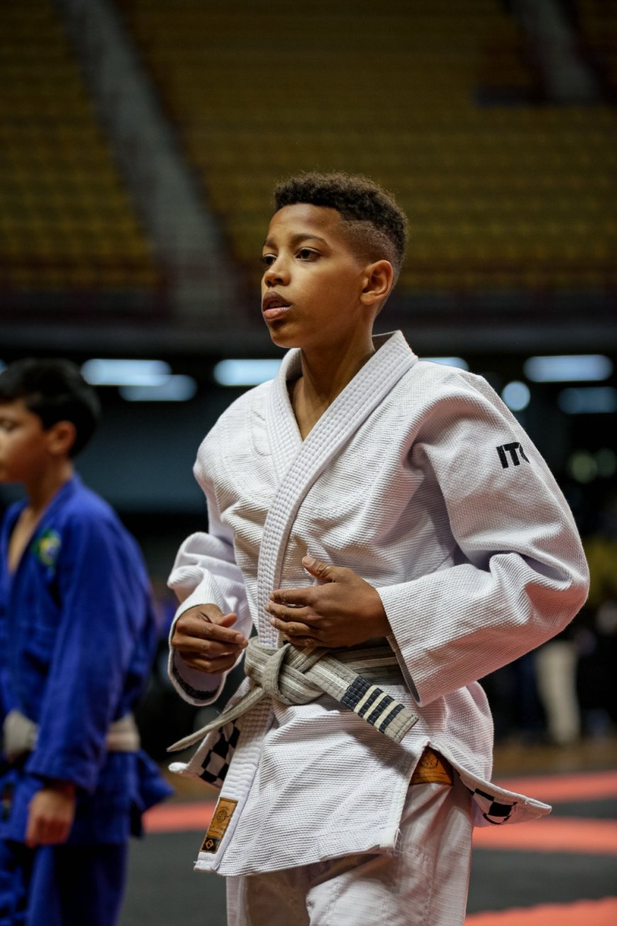 Jovem de Sete Lagoas supera alta miopia e se destaca como promessa do Jiu-Jitsu mineiro
